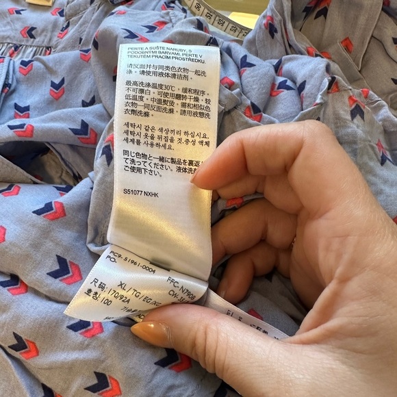 *Levis Button Down Long Sleeve Shirt - Picture 8 of 9